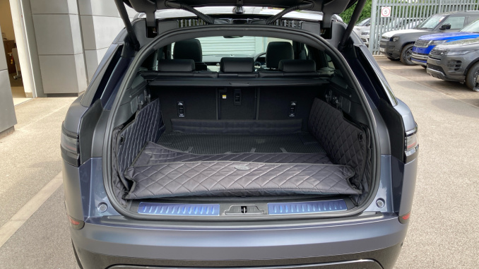 Land Rover Range Rover Velar 3.0 D300 MHEV Belgravia Edition Satin 5dr Auto Diesel Estate - Image 48